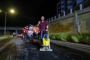 Supervisa Christian Agúndez trabajos de bacheo nocturno en corredor turístico de Los Cabos
