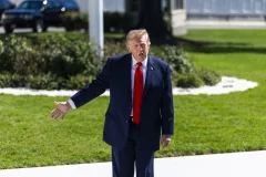 Trump amenaza con atacar «muy fuerte» a Irán si está detrás del incidente en el vuelo de Flydubai