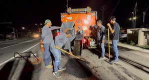 Implementan bacheo nocturno en Cabo San Lucas para mejorar vialidades y seguridad vial