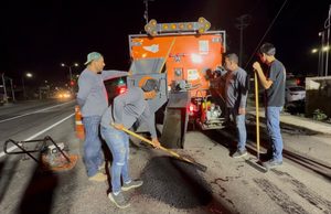 Implementan bacheo nocturno en Cabo San Lucas para mejorar vialidades y seguridad vial