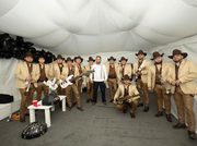 Al ritmo de la cumbia playera, Los Karkik’s y Su Majestad La Brissa ponen a bailar a Cabo San Lucas
