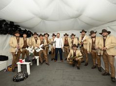 Al ritmo de la cumbia playera, Los Karkik’s y Su Majestad La Brissa ponen a bailar a Cabo San Lucas