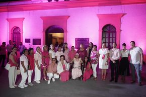 Enciende Ayuntamiento de Los Cabos iluminación rosa del Palacio Municipal; refuerza prevención del cáncer de mama y cervicouterino