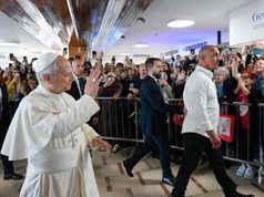 Tras cirugía, Vaticano confirma que Papa León XIV tiene cáncer