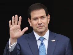 EE.UU. restringe el visado a decenas de exfuncionarios y políticos de Colombia y Bolivia