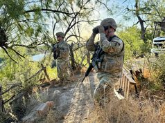 EE. UU. despliega cientos de soldados en Valle del Río Grande tras ataque a Guardia Costera