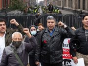 Trabajadores del IMSS protestan en Palacio Nacional y se manifiestan en Reforma; Sheinbuam afirma que avanza nueva propuesta salarial